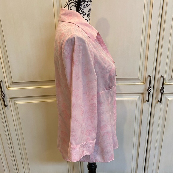 Dressbarn Size Large Pink Floral Pattern 3/4 Sleeve Button-Down Blouse - Picture 2 of 12
